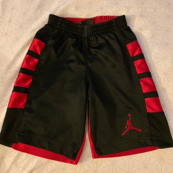 👉🏼SOLD👈🏼 FB $8 2 piece Jordan size 5 boys - Picture 5 of 5